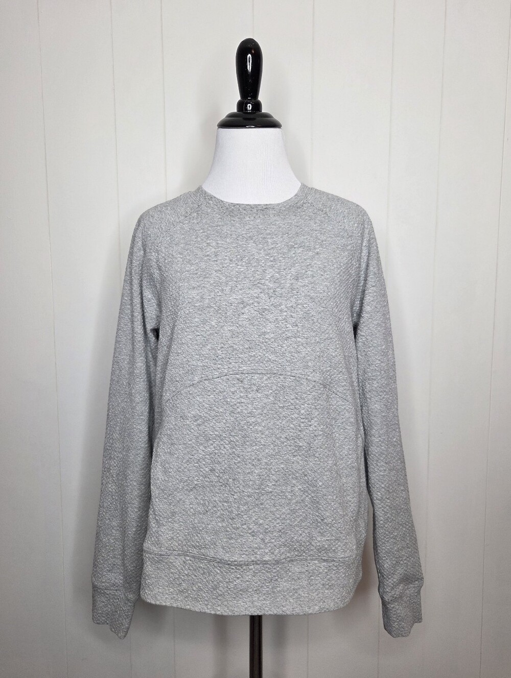 Lululemon Women's Heathered Core Light Grey Catch A Moment Crew Pullover 8